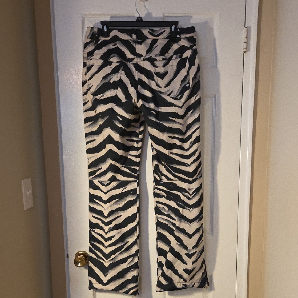 686 Zebra Black and Gray Tan Women's Softshell Ski Pants - Picture 7 of 9